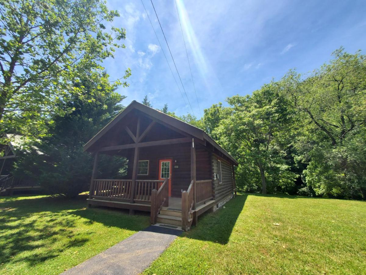 New River Trail Cabins Galax 外观 照片
